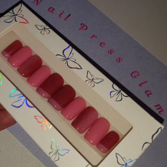 24pc Verticle Ombre 💗 Mixed Press-on Nail Set (Made to Order) - Picture 4 of 15